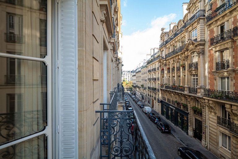 Par012 - Luxury 5 bedroom apartment in Paris 17