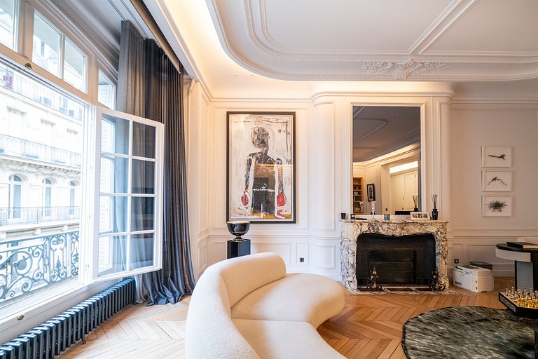 Par018 - Large beautiful apartment in Paris