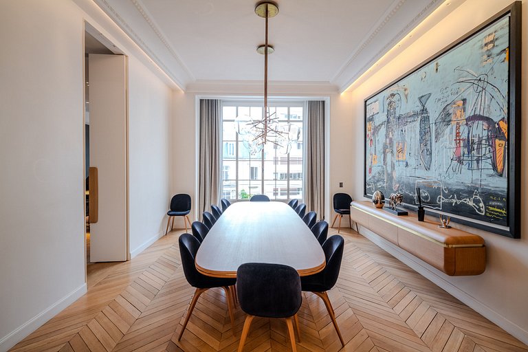 Par018 - Large beautiful apartment in Paris