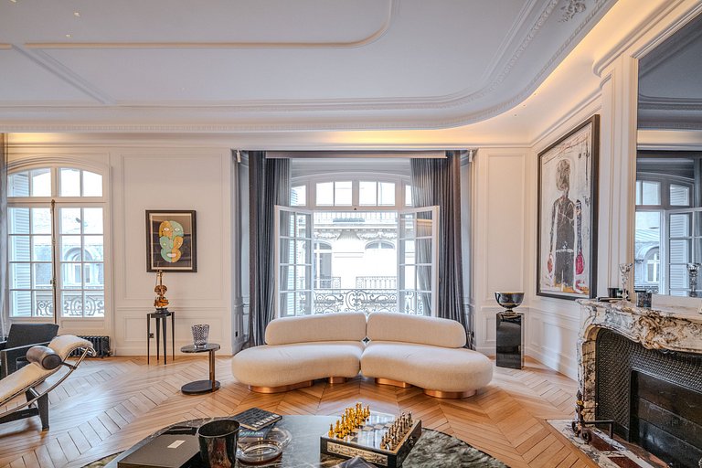 Par018 - Large beautiful apartment in Paris