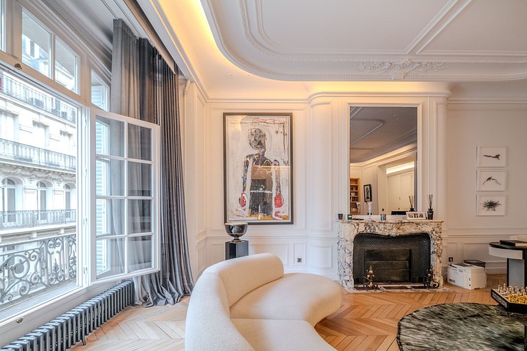 Par018 - Large beautiful apartment in Paris