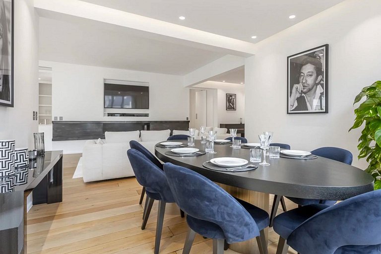 Par024 - Luxury 3 bedroom apartment on Montaigne