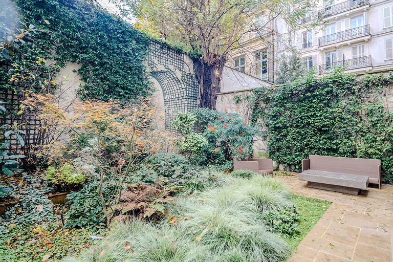 Par069 - Apartment with garden in Saint Germain