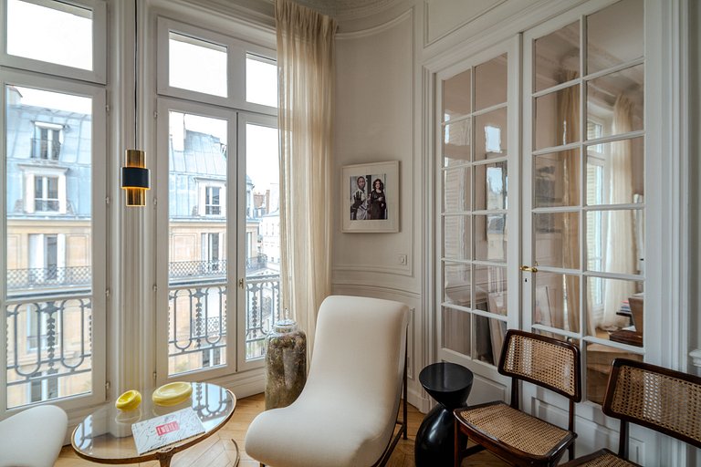 Par103 - Stunning Apartment in the Heart of Paris