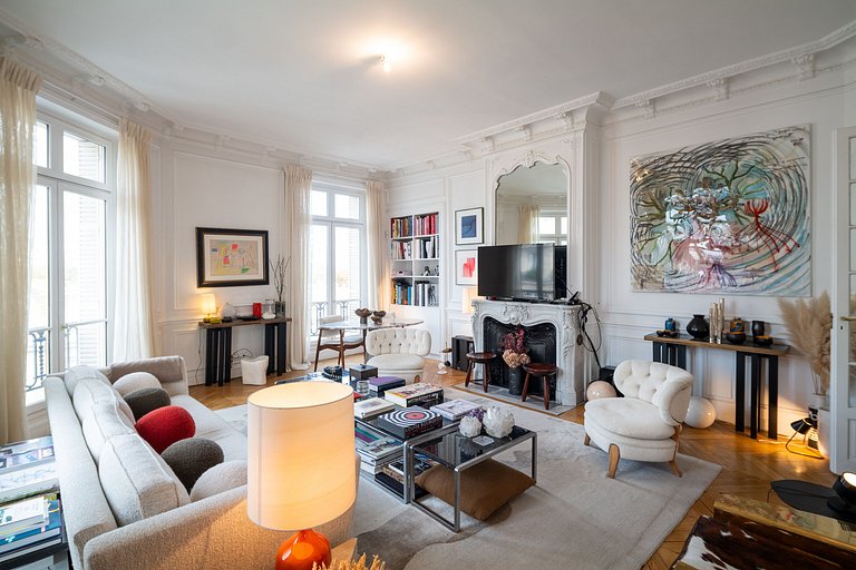 Par103 - Stunning Apartment in the Heart of Paris