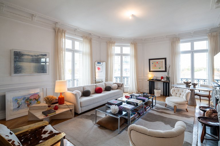 Par103 - Stunning Apartment in the Heart of Paris