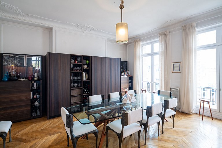 Par103 - Stunning Apartment in the Heart of Paris