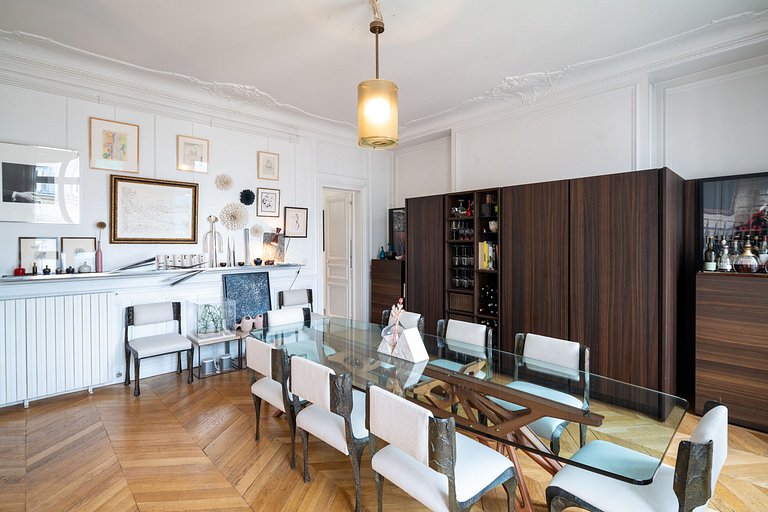 Par103 - Stunning Apartment in the Heart of Paris