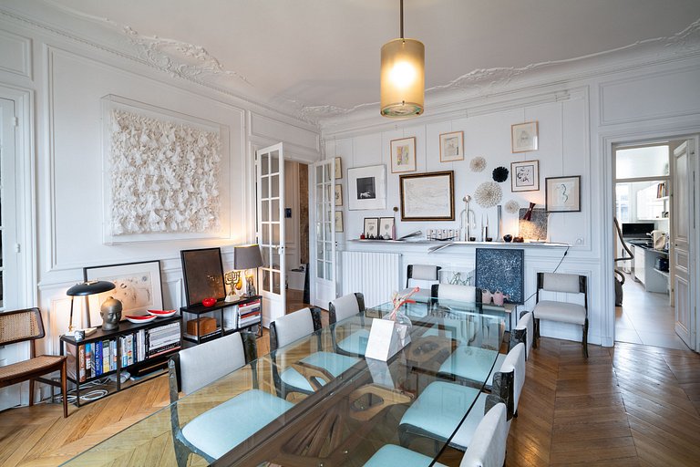 Par103 - Stunning Apartment in the Heart of Paris