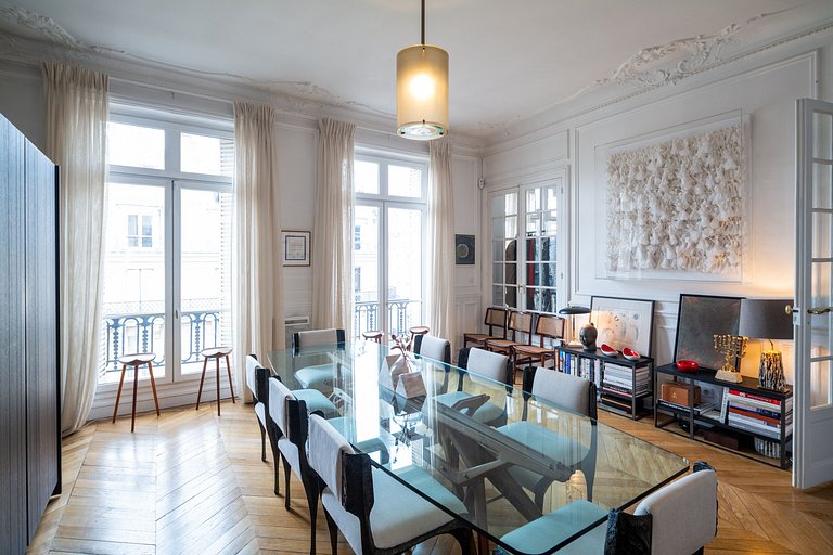 Par103 - Stunning Apartment in the Heart of Paris