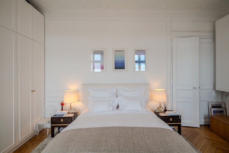 Par103 - Stunning Apartment in the Heart of Paris