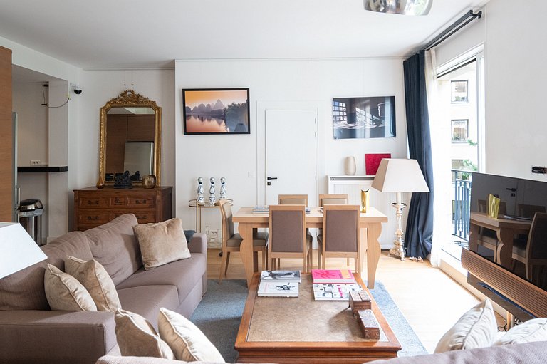 Par113 - Comfortable 2 bedroom apartment Avenue Montaigne