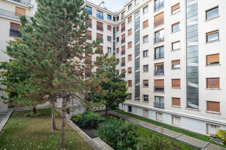 Par113 - Comfortable 2 bedroom apartment Avenue Montaigne