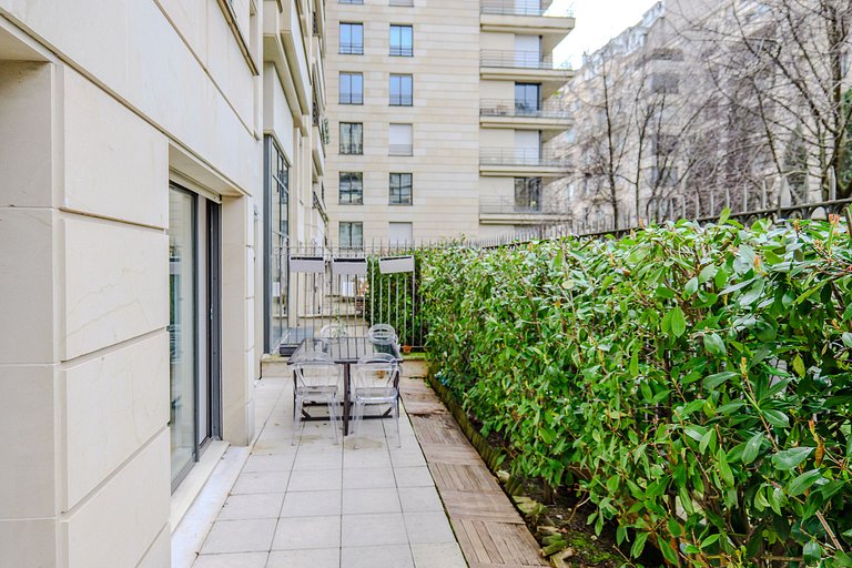 Par301 - Four bedroom apartment in Paris