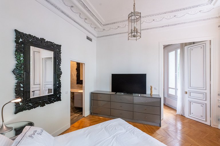 Par502 - 2 bedroom apartment by the Seine River