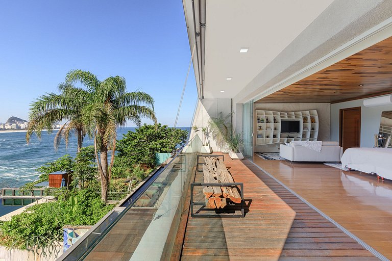 Rio006 - 4 bedroom villa overlooking the ocean of Leblon