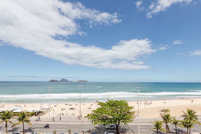 Rio046 - Luxurious beachfront apartment in Ipanema