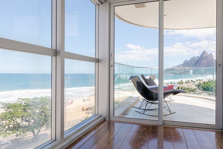 Rio046 - Luxurious beachfront apartment in Ipanema