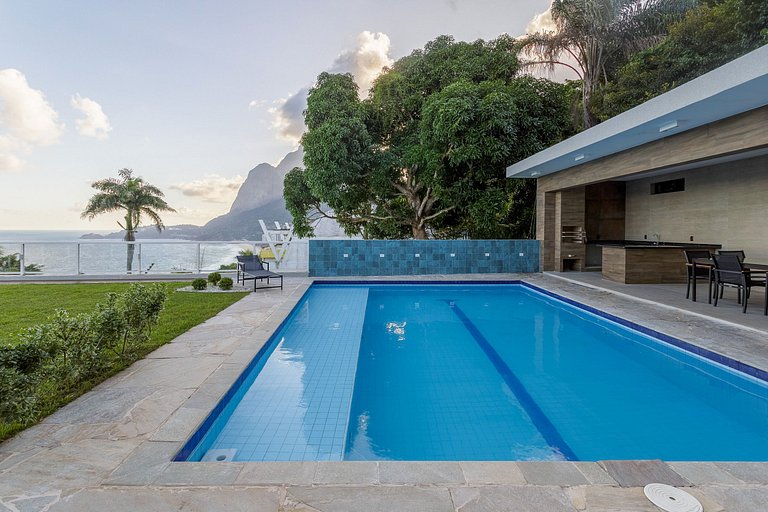 Rio106 - Mansion with incredible ocean views in São Conrado