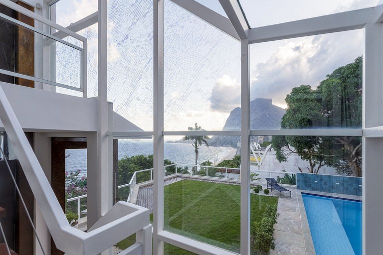 Rio106 - Mansion with incredible ocean views in São Conrado