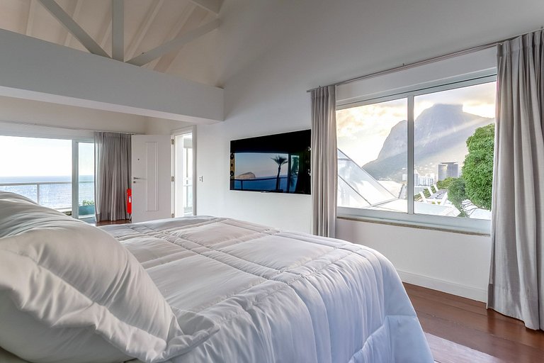 Rio106 - Mansion with incredible ocean views in São Conrado