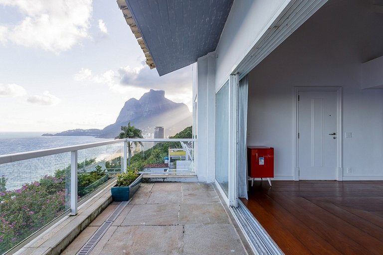 Rio106 - Mansion with incredible ocean views in São Conrado