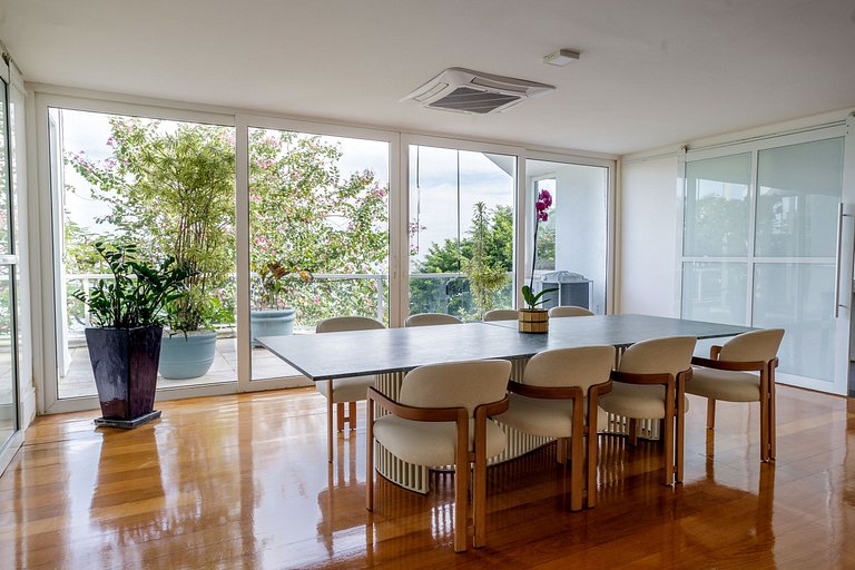 Rio106 - Mansion with incredible ocean views in São Conrado