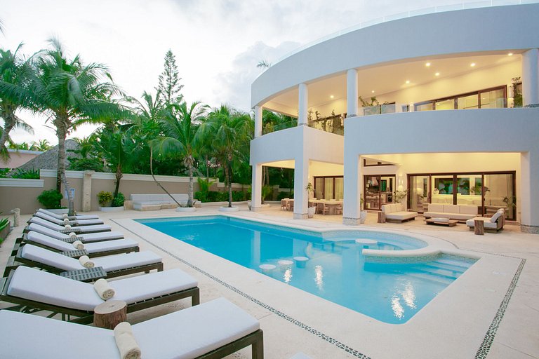 Tul003 - Beautiful seaside villa with large pool in Tulum