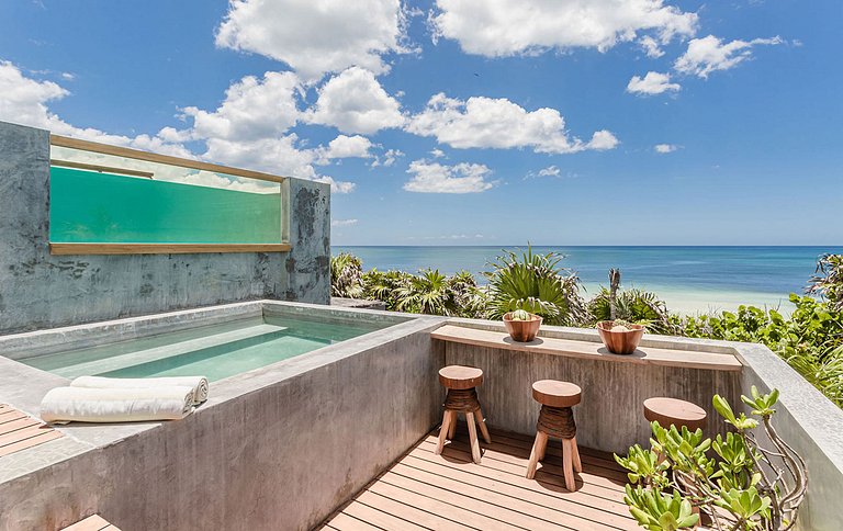 Tul010 - Fabulous Sea Front Villa in Tulum