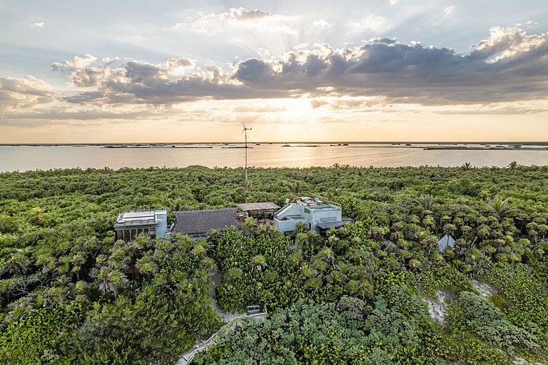 Tul010 - Fabulous Sea Front Villa in Tulum