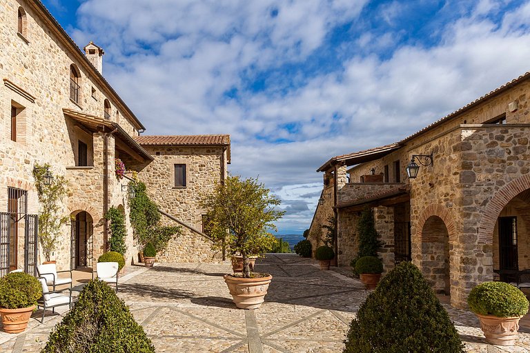 Umb004 - Superb Country Estate, Umbria